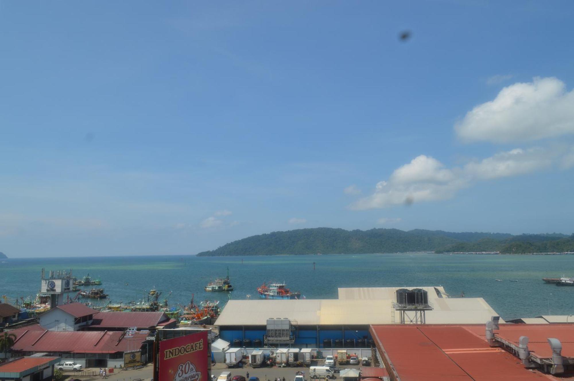 Pinay Home- The Shore Kota Kinabalu Buitenkant foto